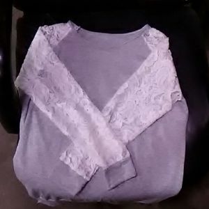 Form fitting long sleeved top